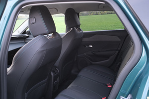 Peugeot 308 Allure Pack PureTech 130 AT8 1.2 96kW (9 foto / 10)