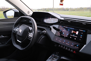 Peugeot 308 Allure Pack PureTech 130 AT8 1.2 96kW (10 foto / 10)