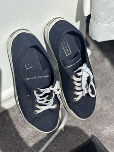 Tommy Hilfiger (1 foto / 6)