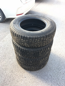 M: 225/70/16 Maxxis Arctictrekker naelrehvid (1 foto / 3)