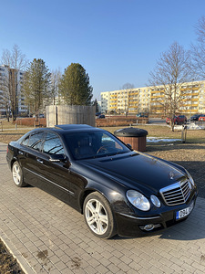 Мерседес-Бенц Е 320 (2 фото из 13)