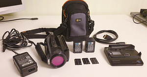 Sony videokaamera, dokk ja mälukaardid (1 foto / 1)