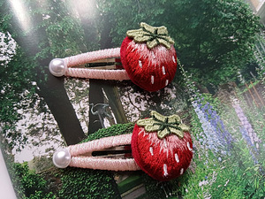 Заколки Клубнички