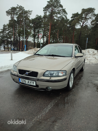 Volvo s60 (фото #1)
