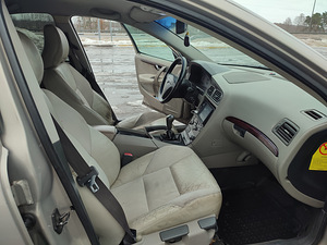 Volvo s60 (6 foto / 8)