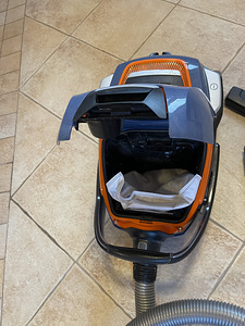 Пылесос Electrolux ZUODELUX+ (8 фото из 9)