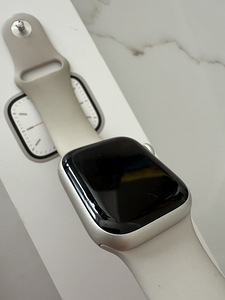 APPLE WATCH SERIES 7 41mm Starlight Aluminium (2 foto / 6)