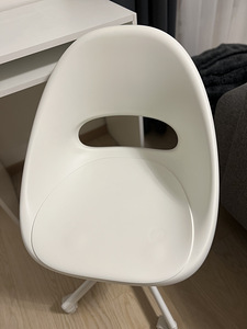Стол и офисный стул (3 фото из 3)