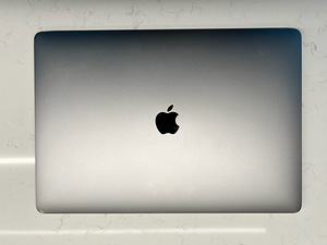 MacBook Pro 15.4” 2017 Space Grey / TouchBar (2 foto / 8)