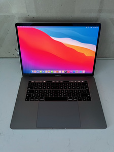 MacBook Pro 15.4” 2017 Space Grey / TouchBar (6 foto / 8)
