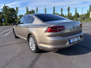 Volkswagen Passat (3 фото из 9)