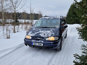 Ford Galaxy (1 фото из 4)