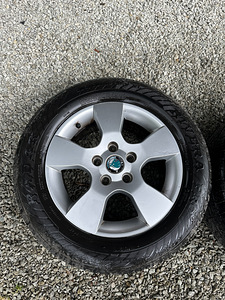 Skoda 15 дюймов оригинальные литые диски 6,5J ET50 (5 фото из 6)