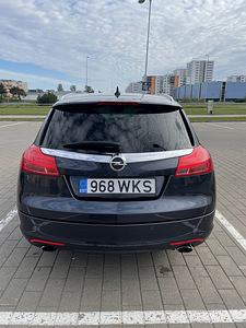 Opel Insignia Sports Tourer (4 foto / 9)