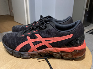 Кроссовки asics (3 фото из 3)