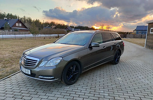Mercedes e350 4matic (9 foto / 10)