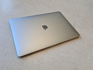 Macbook Pro 15 2018 i7-8750H/16GB/256GB/15,4"/4xTB/TouchBar (2 foto / 2)