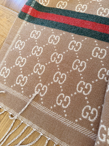 Шарф Gucci, реплика (3 фото из 3)