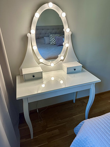 Ikea Hemnes tualettlaud koos valgustusega (2 foto / 2)