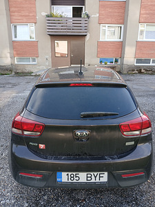 Kia rio 2018 (4 фото из 5)