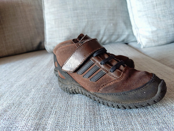 Кроссовки Adidas повыше, размер 26