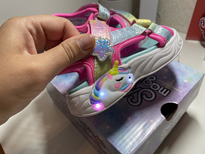 Skechers tüdrukute vilkuvad sandaalid s.24 (2 foto / 7)