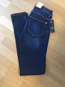 Новые джинсы Guess (1 фото из 3)