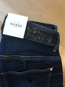 Новые джинсы Guess (1 фото из 3)