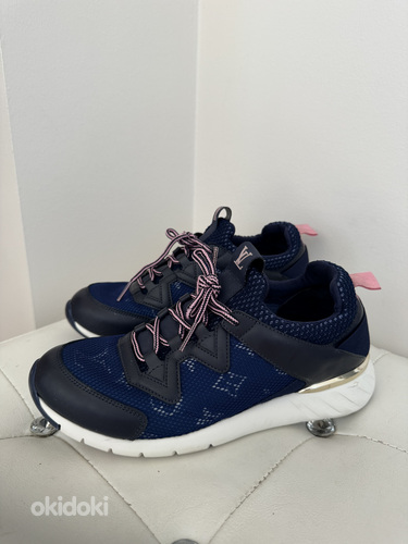 Louis Vuitton tumesinised tossud. Originaalid!