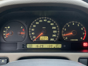 Volvo V70 T-5 Комби 2.3L R5 Turbo 176KW Мануал Бензин (8 фото из 9)
