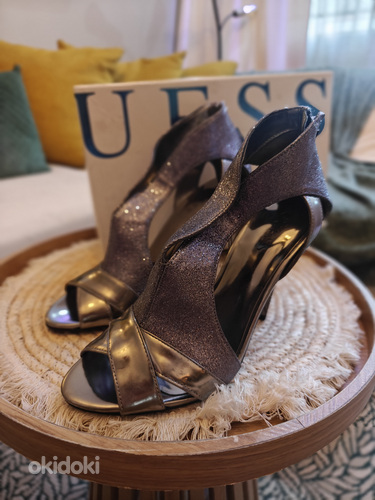 Guess kingad suurus 39