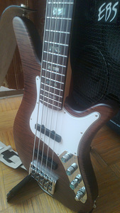 Basskitarr Carvin SB5000 (2 foto / 6)