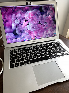 MacBook Air 2017 (1 foto / 4)
