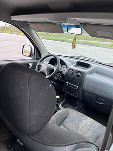 П: Citroen Berlingo (8 фото из 14)
