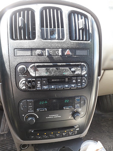 CHRYSLER GRAND VOYAGER (6 foto / 9)