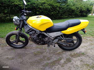 Honda CB 400 F 1989 varuosadeks (1 foto / 3)
