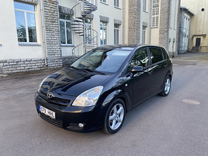 Toyota Corolla Verso 2.2 130kW (2 foto / 10)