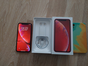 iPhone XR red 64GB (1 foto / 5)
