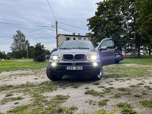 BMW x5 (2 фото из 6)
