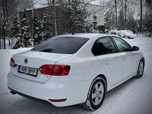 Volkswagen Jetta 2014a (2 foto / 10)
