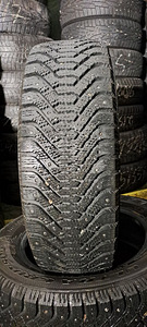 ЗИМНИЕ ШИНЫ / ШИПОВАННЫЕ ШИНЫ / GOODYEAR / 215 65 16 (2 фото из 2)