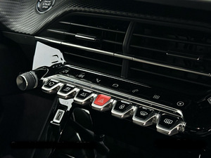Peugeot 2008 GT Electric (4 foto / 5)