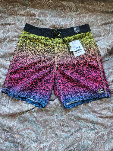 Новые мужские шорты Billabong
