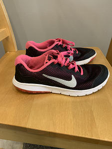 Кроссовки nike 36.5 (1 фото из 3)