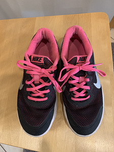 Кроссовки nike 36.5 (2 фото из 3)