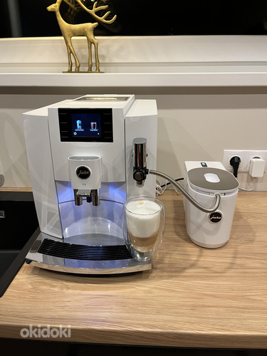 Täisautomaatne espressomasin JURA E8