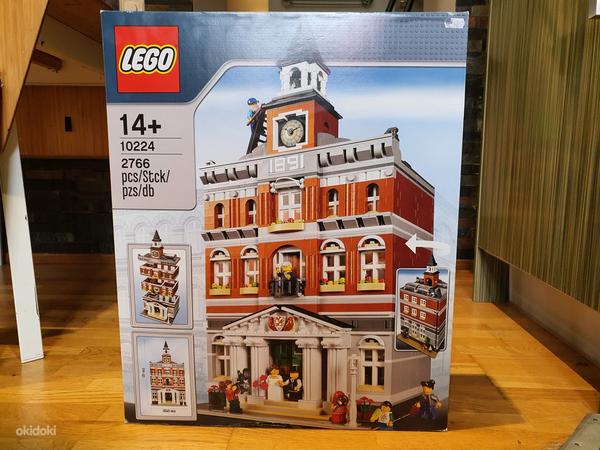 Lego 10224 Town Hall (foto #1)
