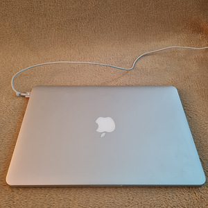 Macbook Pro 13" Retina Early 2015 (3 foto / 6)