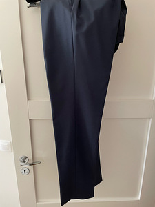 Hugo Boss ülikond (pintsak+püksid+lips) 48 (4 foto / 4)