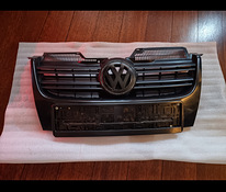 Решетка радиатора Volkswagen Golf 5 с эмблемой
